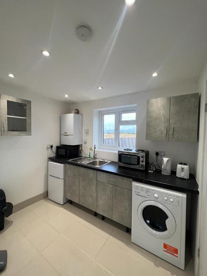 Large Studio Flat B Near Heathrow Hillingdon Exterior foto