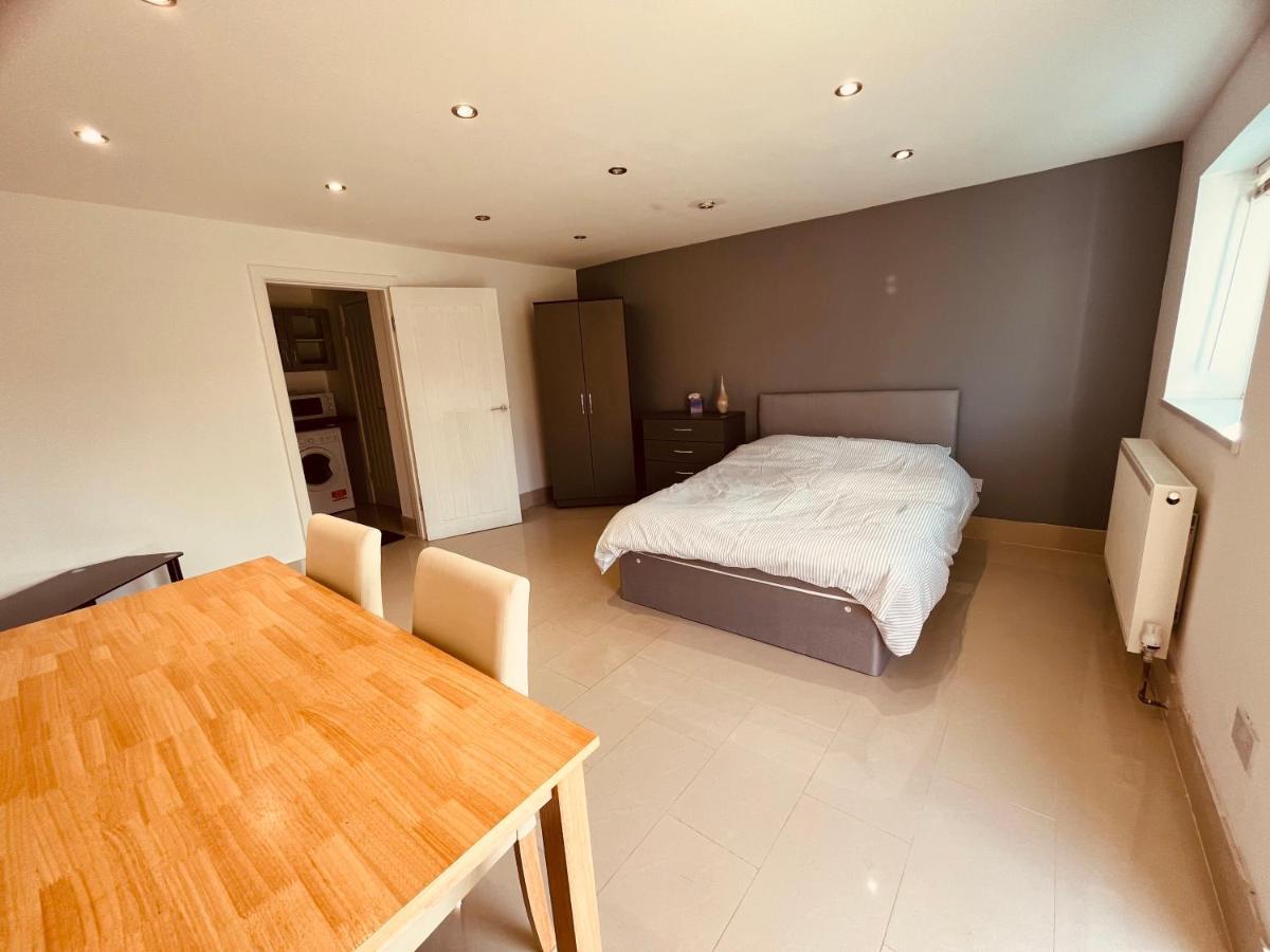 Large Studio Flat B Near Heathrow Hillingdon Exterior foto